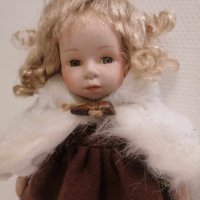 Порцеланова кукла , снимка 1 - Други ценни предмети - 43389094
