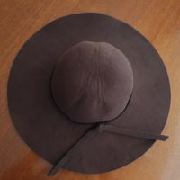 Нова дамска шапка, снимка 2 - Шапки - 26312543