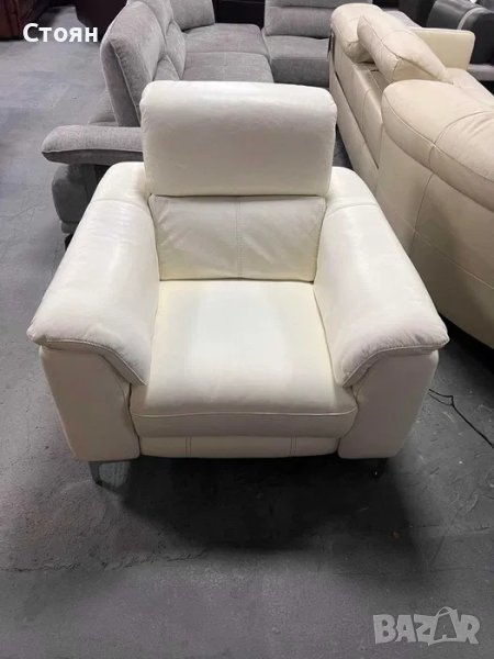 Бял кожен фотьойл с електрически релаксиращ механизъм, снимка 1