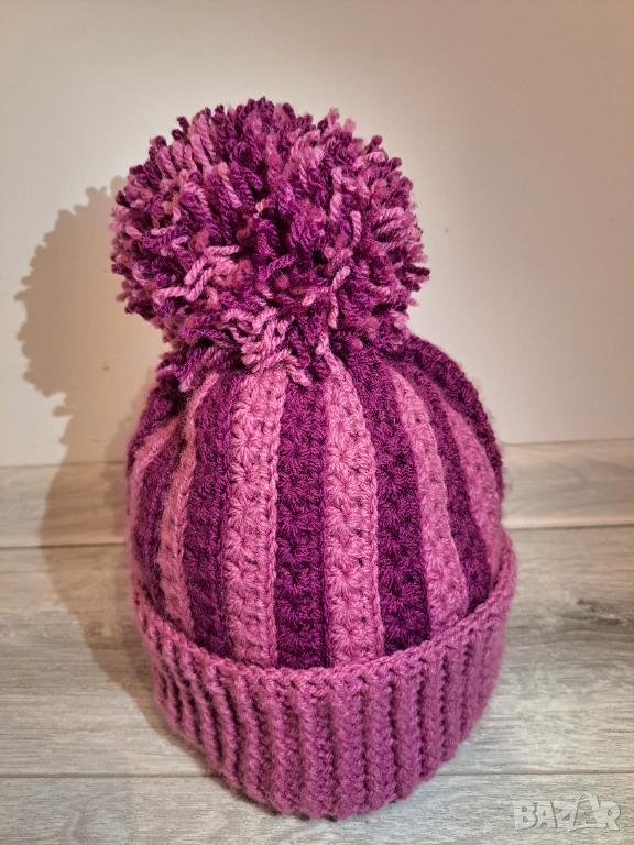 Ръчно плетена шапка двуцветна модел снежинки, снимка 1