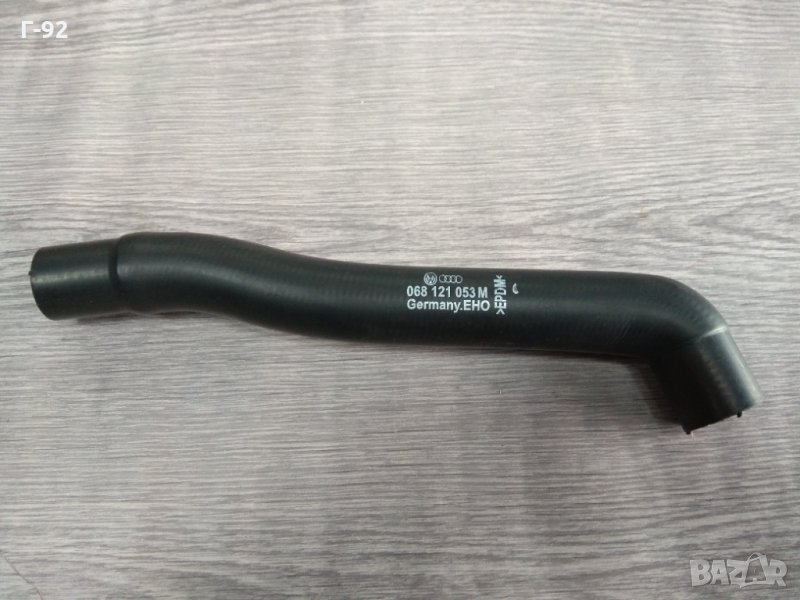 068121053M**NEU**VAG**Тръба на охладителната система, снимка 1