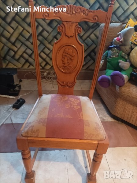 Много красив Стол със дърворезба без зъбележка , снимка 1