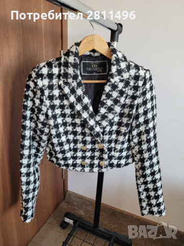 Дамско късо палто от букле в черно и бяло, снимка 1 - Якета - 44855480
