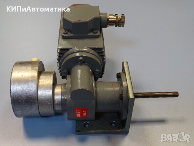 мотор редуктор RUHRGETRIEBE DMK 6525 380V 1:55, снимка 2 - Резервни части за машини - 43046114