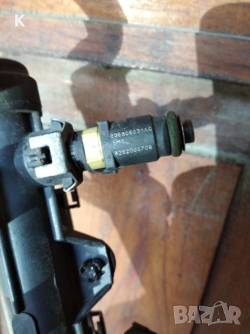 Инжектор дюза Фолксваген Голф 6 Кади 1.4 80к.с., снимка 2 - Части - 28925153