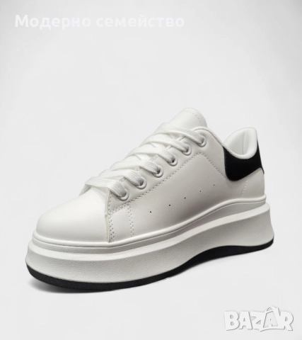 Дамски спортни обувки с връзки 