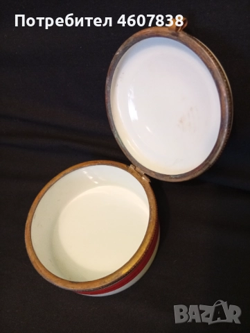 Порцеланова кутийка за бижута, снимка 4 - Антикварни и старинни предмети - 52661580