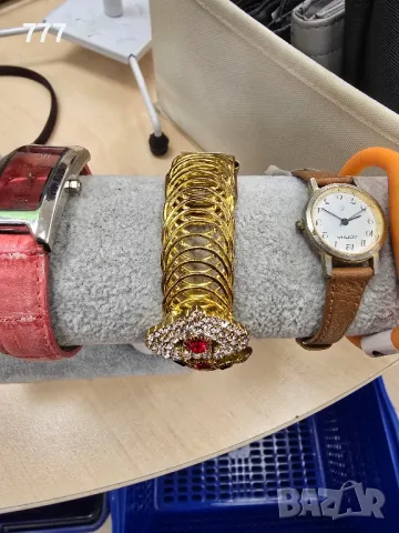 дамски часовник , снимка 4 - Дамски - 48896742