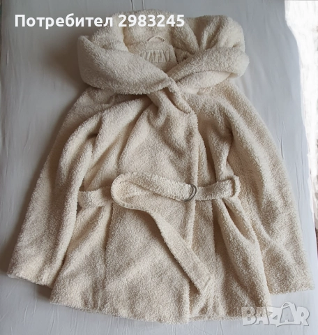 Дамско бяло палто с качулка 