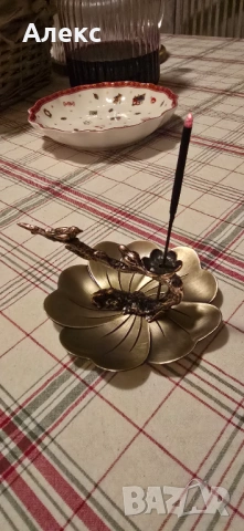 Метална изящна поставка за ароматни конуси, пръчки.