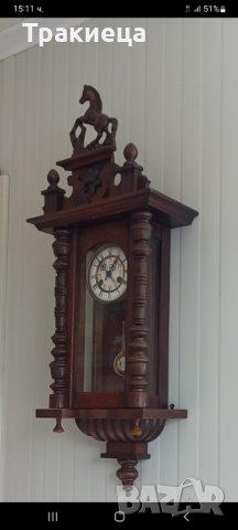 Стар стенен механичен часовник дърворезба 