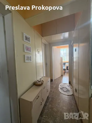 Просторен 4-стаен апартамент в центъра – срещу пощата! Тухла, гараж, 2 мази и дизайнерско винтидж об, снимка 8 - Апартаменти - 50359094