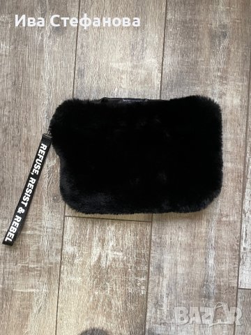 Нов рошав черен клъч чанта Bershka, снимка 5 - Чанти - 43712914