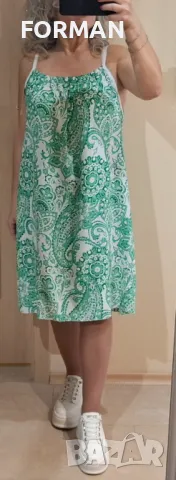 Зелена рокля на бели шарки с тънки презрамки , снимка 1