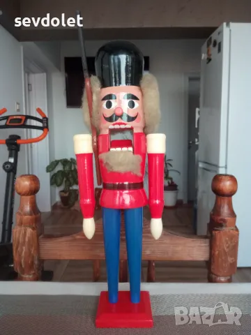 Красива,колекционерска кукла.