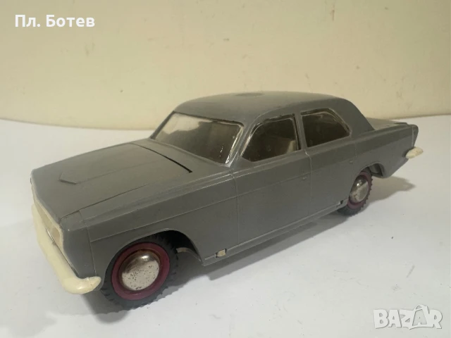 Стара пластмасова количка Волга, снимка 6 - Антикварни и старинни предмети - 51406138