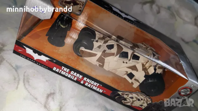 BATMAN BATMOBILE THE DARK KNIGHT 1.24  JADA TOP TOP  TOP  MODEL.