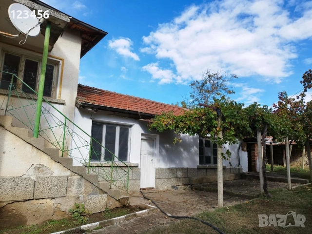 Къща с двор в село Колена, снимка 4 - Къщи - 52646388