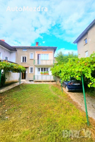 Продава се етаж от къща гр Мездра