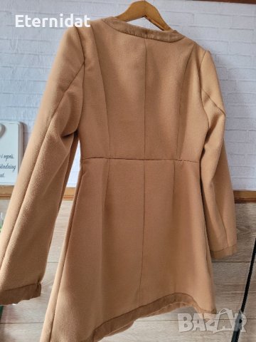 Бежов блейзър златни копчета , снимка 4 - Сака - 44129362