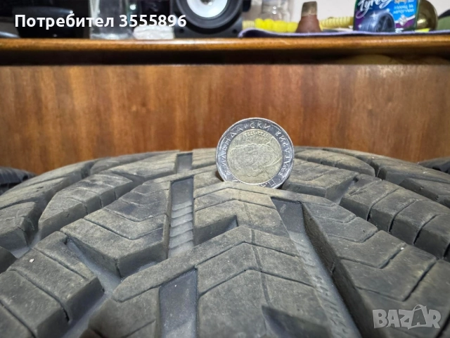 Зимни гуми 235/45/17, снимка 5 - Гуми и джанти - 51950584