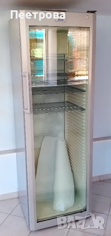 Професионална хладилна витрина за напитки на Либхер.