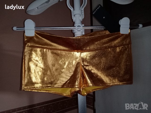 PVC ефект, Нови Къси Панталони, Размер S/M. Код 1901, снимка 2 - Къси панталони и бермуди - 38140202