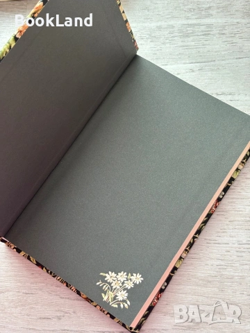 Три ябълки паднаха от небето – Нарине Абгарян, снимка 5 - Художествена литература - 53199322