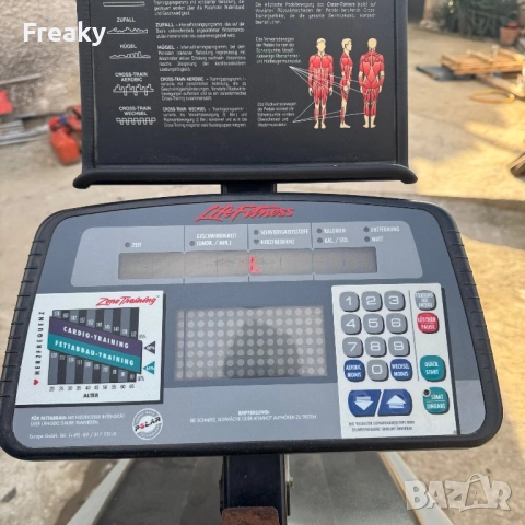 Life Fitness Елиптичен кростренажор  CT9500 Elliptical Cross Trainer CT9500, снимка 6 - Фитнес уреди - 52950179