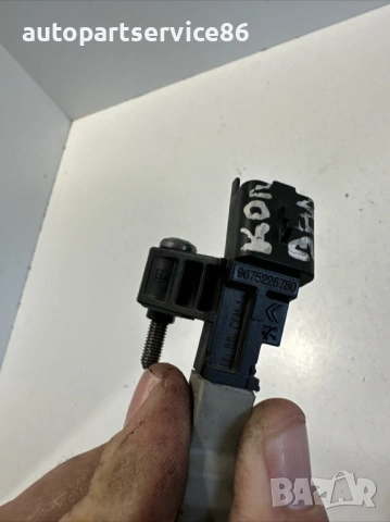 Датчик за Peugeot 3008 1.2T 65000 км (2022) 9675226780, снимка 2 - Части - 53595241