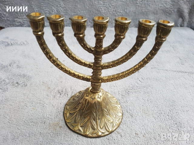 Еврейски свещник менора