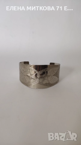 Широка гравирана гривна от сребрист метал