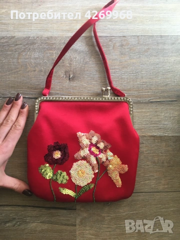 Дамски чанти, кожена 15 € , червена сатенена Sısley 25€, снимка 3 - Чанти - 53257300