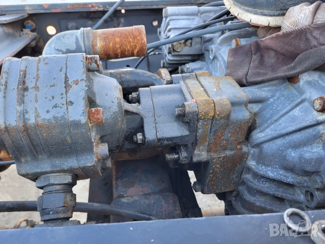 Помпи р.т.о редуктори Части Багери липхер922  разпределители за багери хидравлични помпи