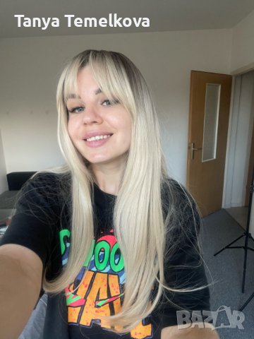 Руса перука на леки вълни с бретон