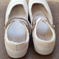 Елегантни детски обувки в бяло Колев и Колев, снимка 3 - Детски обувки - 44912426