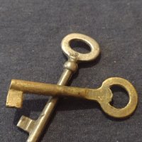 Два стари бронзови ключа от соца различни перфектно състояние за КОЛЕКЦИОНЕРИ 41025, снимка 4 - Други ценни предмети - 43268157
