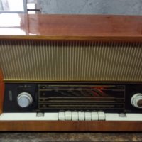 Радиоприемник Мелодия , снимка 1 - Антикварни и старинни предмети - 34687897