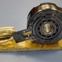 Съединител електро-магнитен Dessau KLDO 2.5 24V electromagnetic clutch, снимка 2 - Резервни части за машини - 38639122