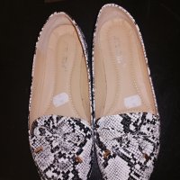 Нови обувки 40н, снимка 1 - Дамски ежедневни обувки - 42956272