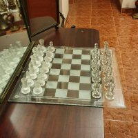 Продавам красив стъклен шах, снимка 4 - Антикварни и старинни предмети - 38440116