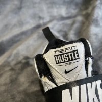 Nike Team Hustle, снимка 2 - Детски маратонки - 35304340