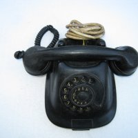 Стар телефон, снимка 1 - Стационарни телефони и факсове - 36052091