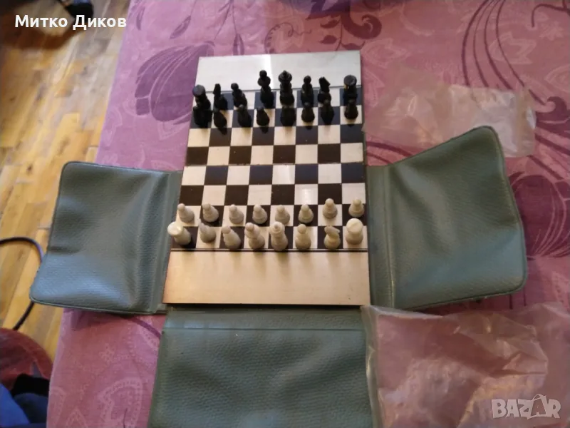 Магнитен шах от соца рядък сгъваем в кожено калъвче от соца 115х90мм нов, снимка 1