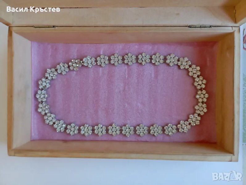 Колие, Огърлица с Чешки високо качествени кристали, с 30 флорални детайла, 1977 г., снимка 1