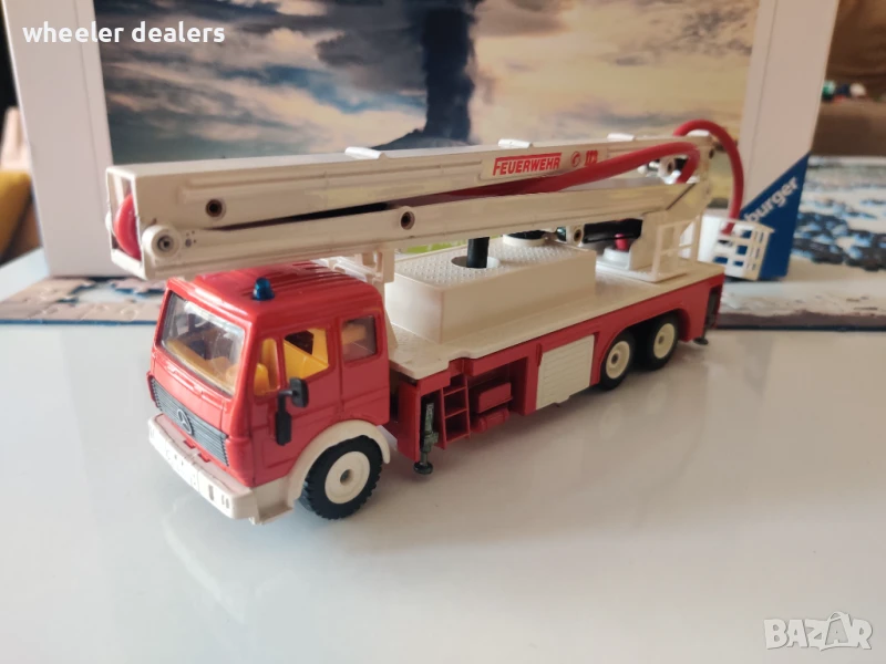 Метална количка SIKU Камион пожарна с Вишка Mercedes LKW, снимка 1