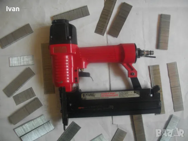 АВСТРИЙСКИ ПНЕВМАТИЧЕН ТАКЕР комбиниран скоби-пирони 16-32 мм Почти нов ОТЛИЧЕН KRAFT Werkzeuge 915, снимка 3 - Други инструменти - 47782072