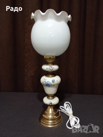 Комплект от две порцеланови лампи с бели стъклени абажури, снимка 2 - Настолни лампи - 52823324