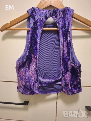 Бляскав топ от Bershka✨, снимка 3 - Корсети, бюстиета, топове - 52440619