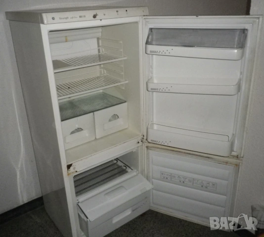 Продавам хладилник с фризер Snaige RF 270.2